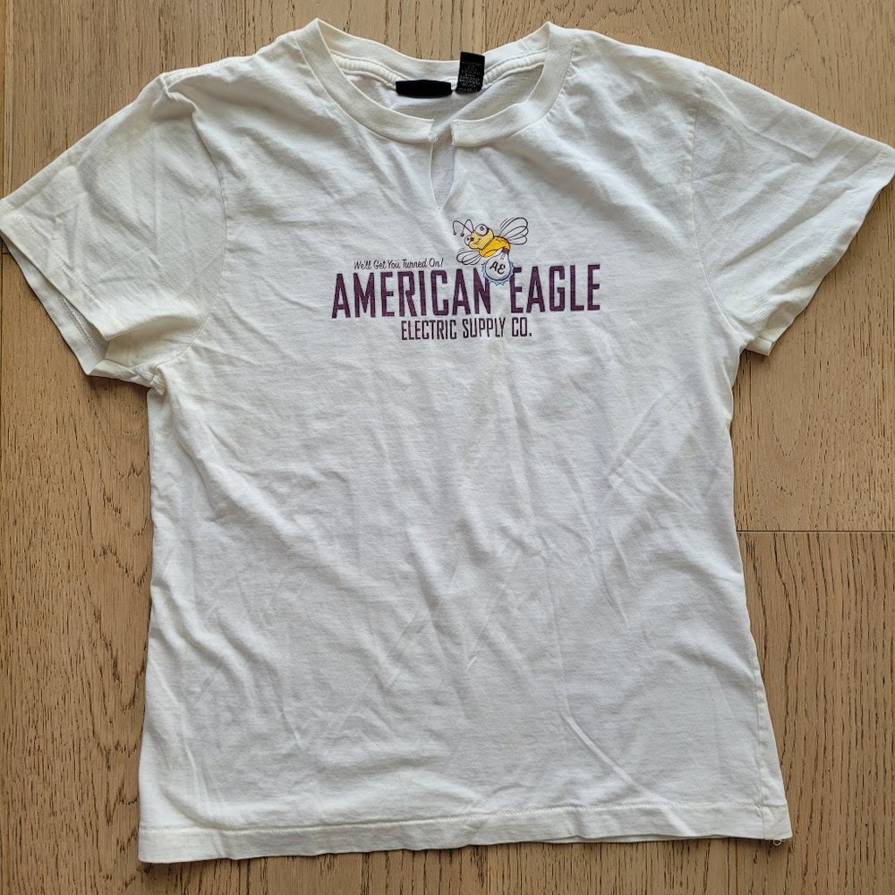 American Eagle T-Shirt - Like New - Off-White - Size: Medium
